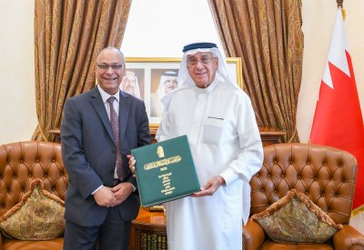 مستشار جلالة الملك لشؤون الاعلام يستقبل الفنان خليفة زيمان