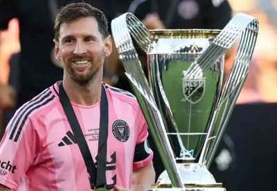 إنجاز تاريخي.. ميسي يفوز بجائزة أفضل لاعب في الدوري الأميركي
