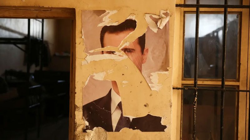 آخر رئيس حكومة بعهد الأسد يؤكد: الروس والإيرانيون تركوه