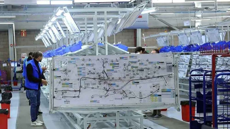 شركة ألمانية تفتتح مصنعاً للضفائر الكهربائية للسيارات في مصر