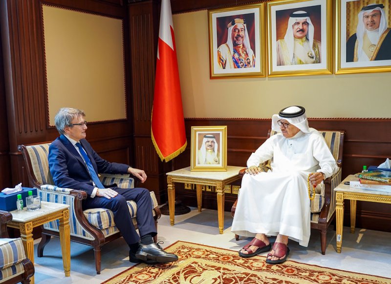 وزير الخارجية يستقبل سفير مملكة إسبانيا لدى مملكة البحرين