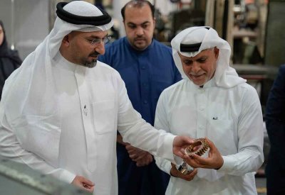 وزير الصناعة والتجارة يزور مصنع شركة الجسر للخدمات الصناعية بمدينة سلمان الصناعية