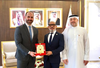 منفردي والقصاب يبحثان مع النائب البرازيلي بولسونارو سبل التعاون في الملفات الشبابية والتنموية