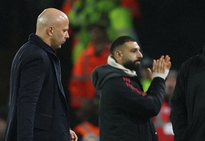 جماهير ليفربول تدعم سلوت في صراعه مع صلاح