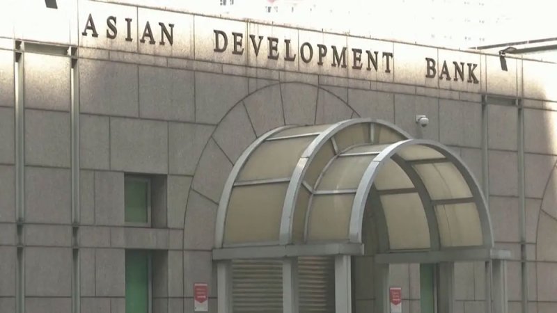"بنك التنمية الآسيوي" يرفع توقعاته لنمو اقتصاد الصين في 2025