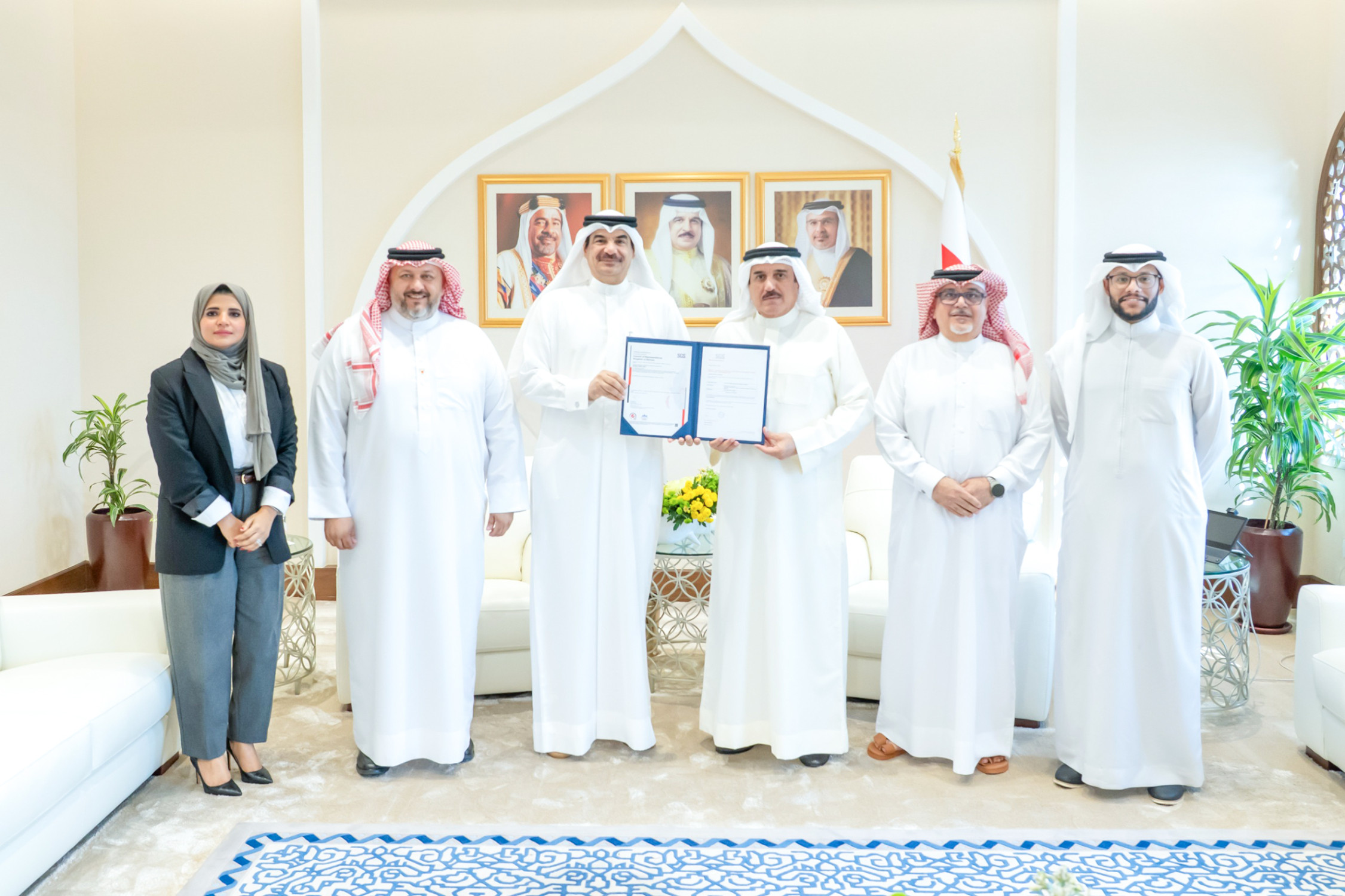 استقبال رئيس مجلس النواب للأمين العام لمجلس النواب بمناسبة نيل المجلس شهادة الجودة الدولية “ISO 42001:2023” للذكاء الاصطناعي في العمل البرلماني بحضور فريق العمل المختص
