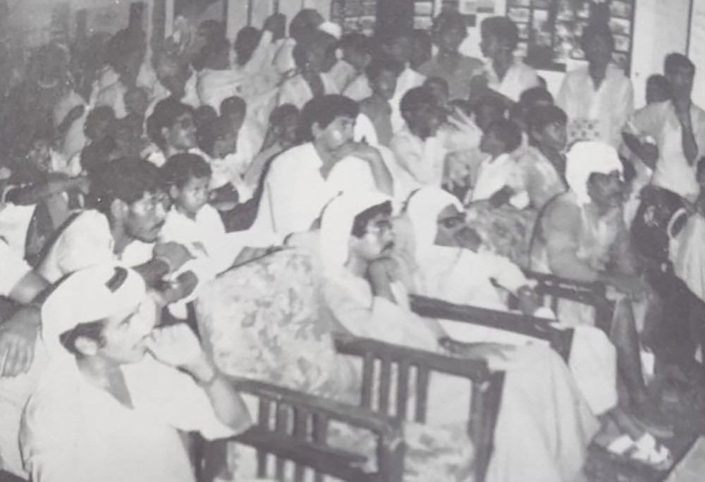الحضور بإحدى مسرحيات النادي في العام 1982