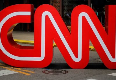 ترامب يطالب بتغيير مالكي شبكة "CNN" وسط معركة الاستحواذ على "وارنر"