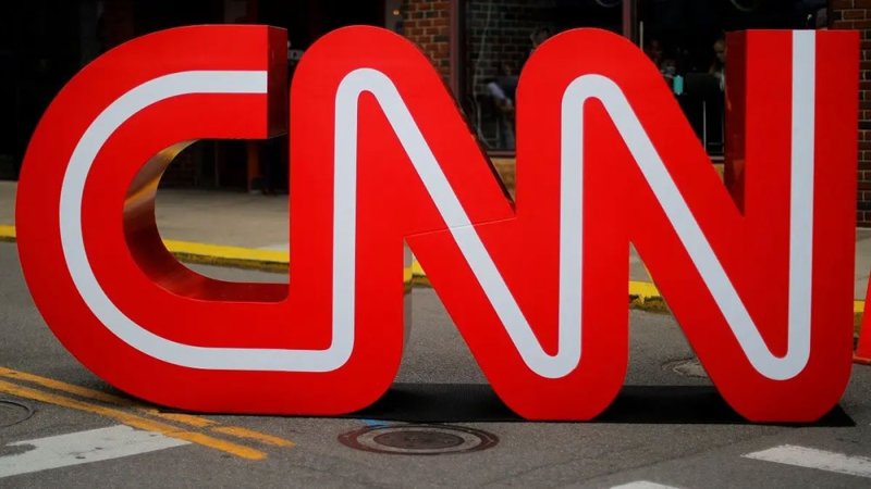 ترامب يطالب بتغيير مالكي شبكة "CNN" وسط معركة الاستحواذ على "وارنر"