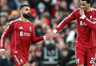 إيكيتيكي يشيد بمحمد صلاح.. "أسطورة ليفربول"