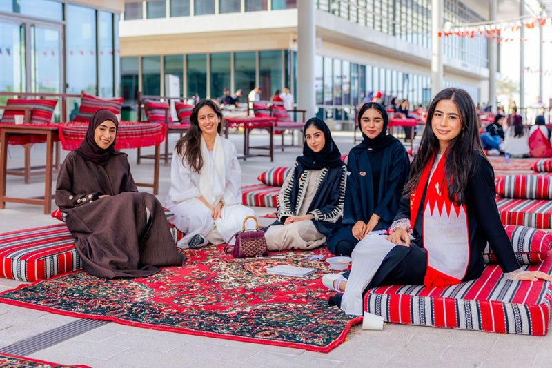 الجامعة الأمريكية بالبحرين تحتفي بالعيد الوطني