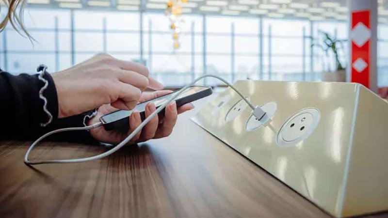 لا تبحث عن الأقوى.. طريقة اختيار الشاحن المناسب لهاتفك