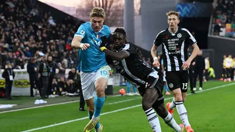 أودينيزي يحرم نابولي من صدارة الدوري الإيطالي