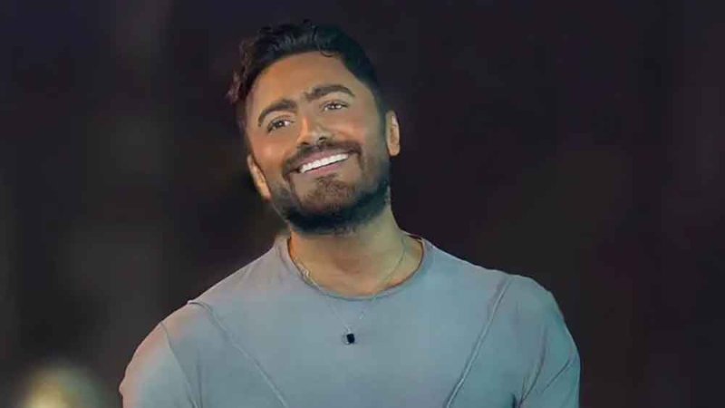 تامر حسني يمازح أسماء جلال.. "ياما طلعت من شنطها فراخ"