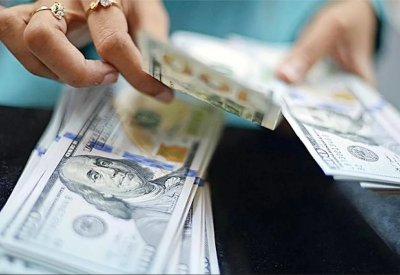 الدولار قرب أدنى مستوى  وسط ضبابية بشأن مسار الفائدة