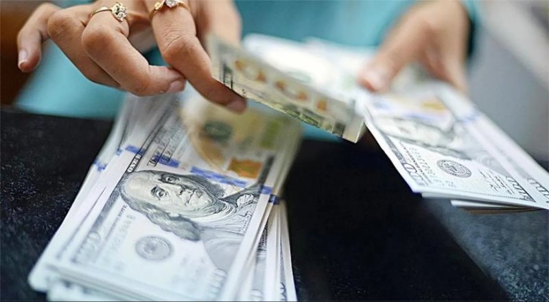 الدولار قرب أدنى مستوى  وسط ضبابية بشأن مسار الفائدة