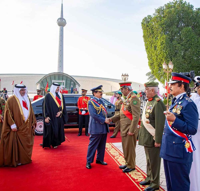 الملك المعظم القائد الأعلى للقوات المسلحة يتفضل فيشمل برعايته الكريمة مراسم يوم الشهيد