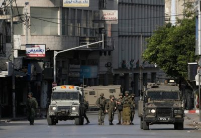 الكاميرات توثق دهس مستوطنين شاباً فلسطينياً قبل فرارهم