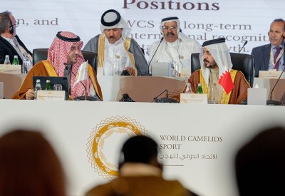 سمو الشيخ خالد بن حمد يشهد اجتماع الجمعية العمومية للاتحاد الدولي للهجن