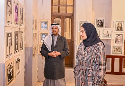 مستشار جلالة الملك للشؤون الثقافية والعلمية تزور مهرجان أعياد البحرين بالقرية التراثية