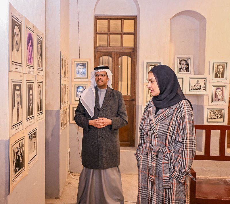مستشار جلالة الملك للشؤون الثقافية والعلمية تزور مهرجان أعياد البحرين بالقرية التراثية