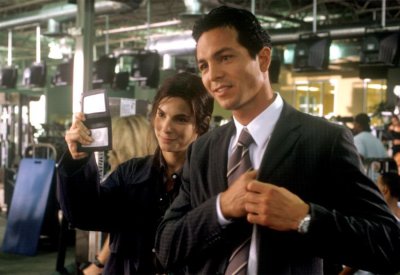 مخرج "Miss Congeniality" يكشف كيف تحول الفيلم إلى نسخة نسائية من "Lethal Weapon"
