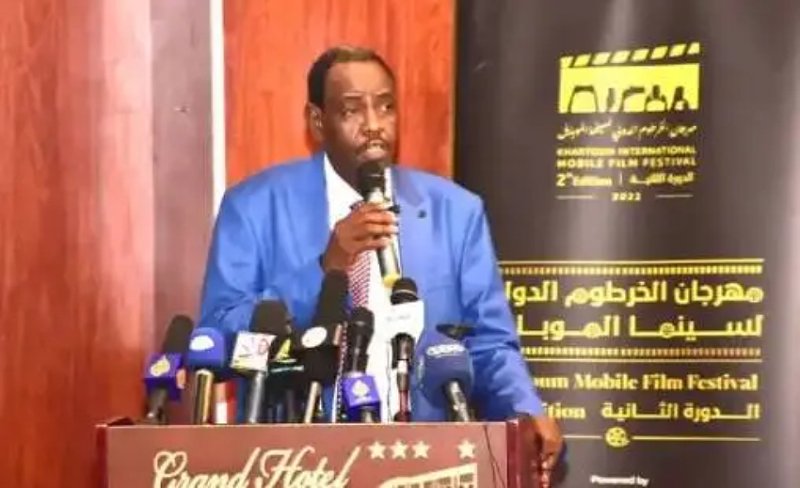 سينما الموبايل تفتح أبوابها للشباب في "حكاية الأرض والناس" بالسودان