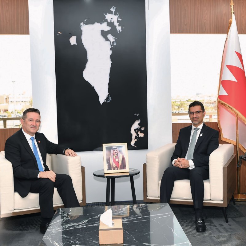وزير شؤون البلديات والزراعة يستقبل سفير الاتحاد السويسري لدى مملكة البحرين