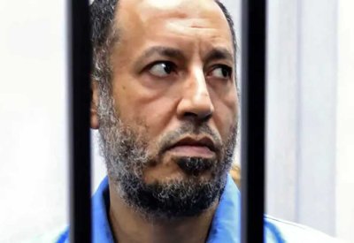 نجل القذافي ينشر صورة للحداد.. كان يتواصل معي في السجن