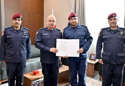 رئيس الشرطة يكرم شرطيين تقديراً لقيامهما بإنقاذ طفلة تعرضت للغرق
