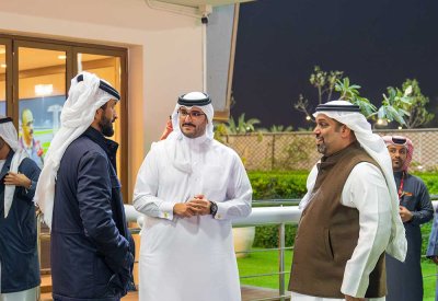 سمو الشيخ ناصر بن حمد وسمو الشيخ خالد بن حمد وسمو الشيخ  عيسى بن سلمان يشهدون السباق الحادي عشر للخيل على كؤوس «البا»