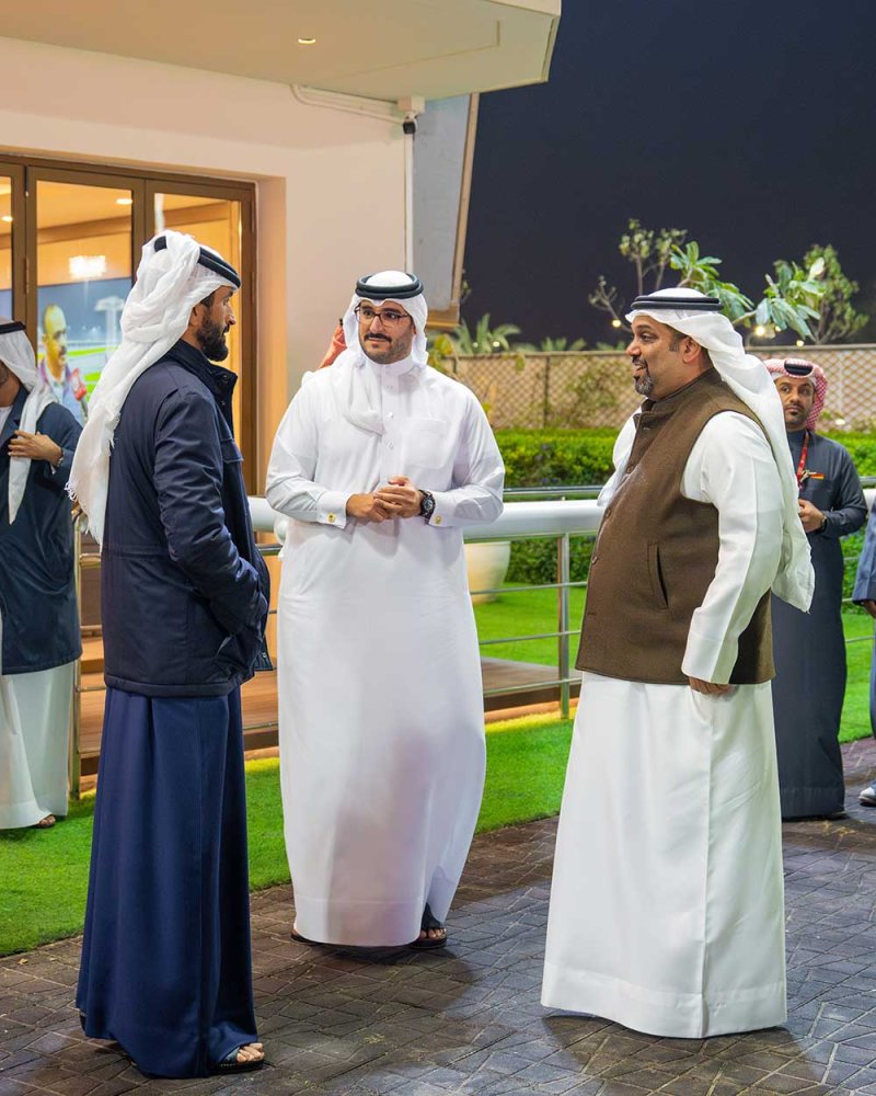 سمو الشيخ ناصر بن حمد وسمو الشيخ خالد بن حمد وسمو الشيخ  عيسى بن سلمان يشهدون السباق الحادي عشر للخيل على كؤوس «البا»