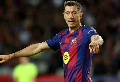 ليفاندوفسكي يعترف: برشلونة طلب مني التوقف عن تسجيل الأهداف