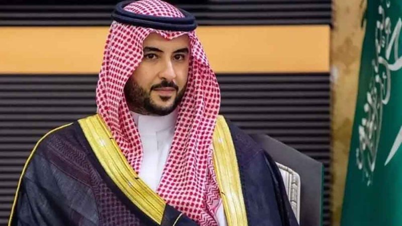 وزير الدفاع السعودي يوجّه رسالة إلى اليمنيين ويدعو إلى تغليب الحكمة وإنهاء التصعيد
