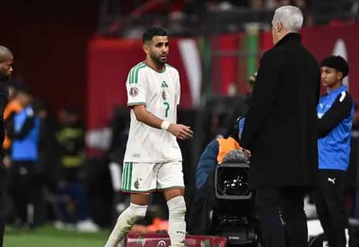محرز للاعبي الجزائر: لا تغتروا ولا تنكسروا