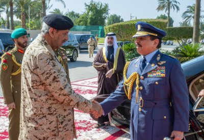 جلالة الملك المعظم القائد الأعلى للقوات المسلحة يقوم بزيارة للقيادة العامة لقوة دفاع البحرين