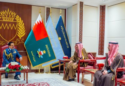 جلالة الملك المعظم القائد الأعلى للقوات المسلحة يستقبل السفير السعودي ونجله بمناسبة تخرجه من كلية ساند هيرست العسكرية الملكية