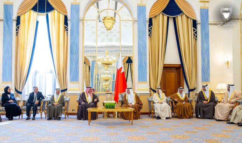 سمو ولي العهد رئيس الوزراء: من منطلق التعاون المثمر والبنّاء مع "التشريعية" قرر مجلس الوزراء عدم تغيير تعرفة الشريحة الأولى والثانية للكهرباء والماء للمواطنين في المسكن الأول