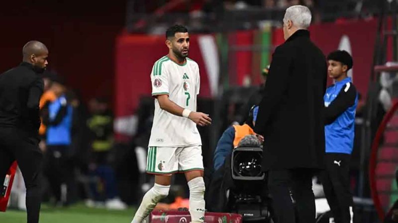 محرز للاعبي الجزائر: لا تغتروا ولا تنكسروا