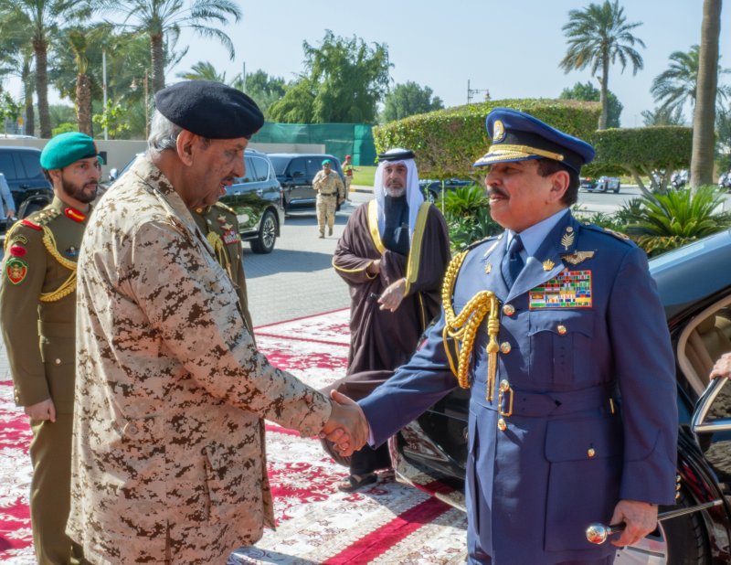 جلالة الملك المعظم القائد الأعلى للقوات المسلحة يقوم بزيارة للقيادة العامة لقوة دفاع البحرين