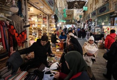 "مطالبهم محقة".. إيران تكلف وزير الداخلية بالاستماع للمحتجين