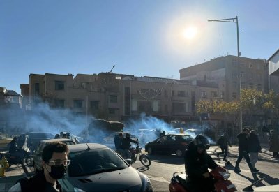 هبوط الريال يفجر احتجاجات في بازار طهران