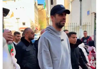 بيكيه في الجزائر ترويجاً لـ"دوري الملوك".. 3 مناطق جذبته