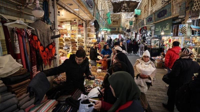"مطالبهم محقة".. إيران تكلف وزير الداخلية بالاستماع للمحتجين