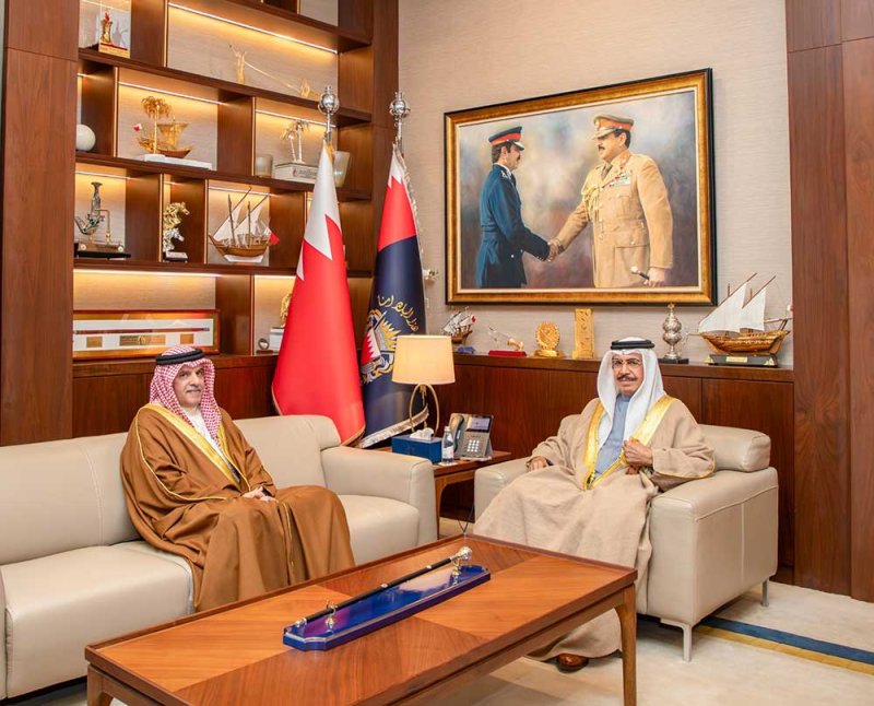 وزير الداخلية يبحث مع سفير البحرين لدى الأردن تطوير التعاون الأمني بين البلدين