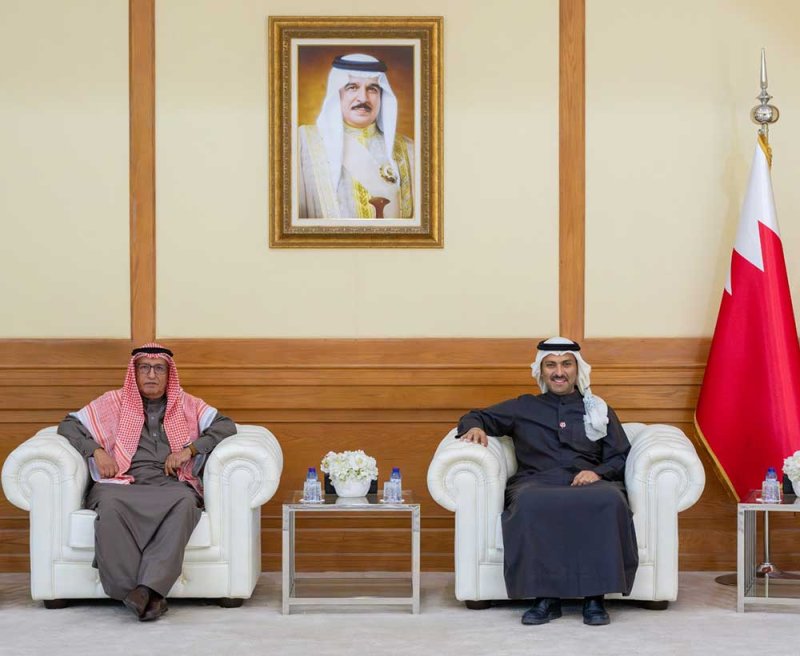 وزير الإعلام يستقبل رئيس جمعية الصحفيين البحرينية ولجنة الإعلام الرياضي بالجمعية