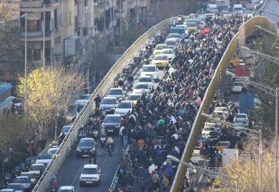 ترامب يتعهد بحماية المحتجين في إيران.. ولاريجاني يهدد