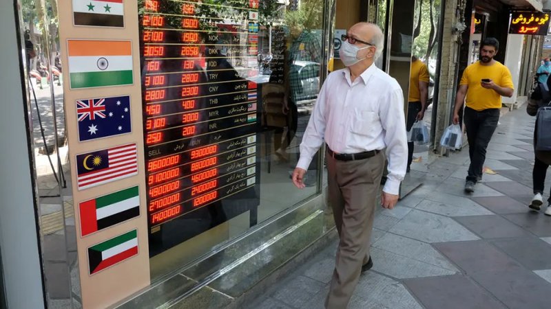 تصاعد الاحتجاجات في إيران بسبب التدهور الاقتصادي.. وترامب يلوح بالتدخل