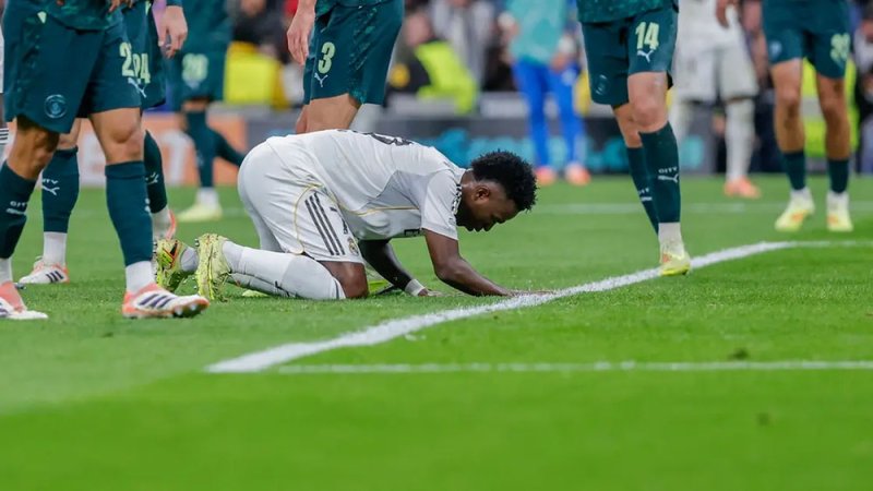 "مزعج وأناني".. كبار ريال مدريد يطالبون بـ"طرد" فينيسيوس