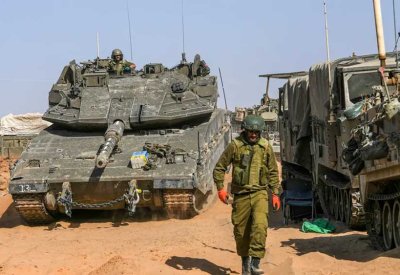 غارات إسرائيلية عنيفة على غزة ومقتل 3 فلسطينيين بالرصاص